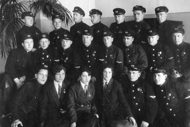 1933 - Выпускники 1933 года Саратовского авиационного техникума
