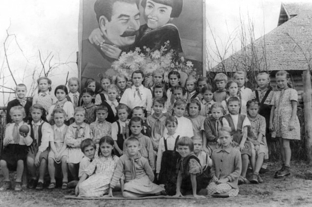 ок.1949 - Долгопрудненские школьники в пионерском лагере в Шолохово