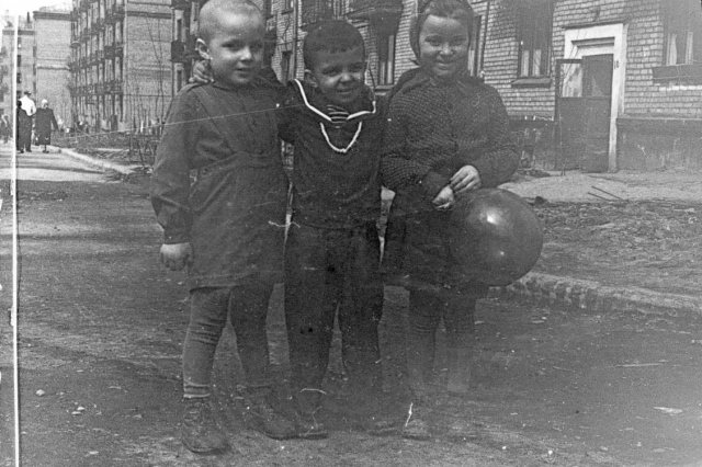 ок.1959 - Во дворе дома Первомайская 17 
