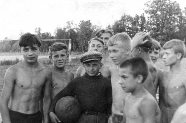 ок.1965 - Юные футболисты на стадионе "Салют"