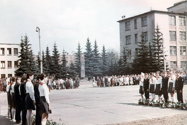 ок.1985 - Обелиск погибшим в Великой Отечественной войне заводчанам