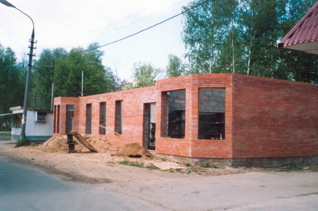 05.2003 - Строительство магазина на пятачке около платформы