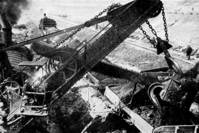 1934-36 - Погрузка грунта экскаваторами на железнодорожную платформу