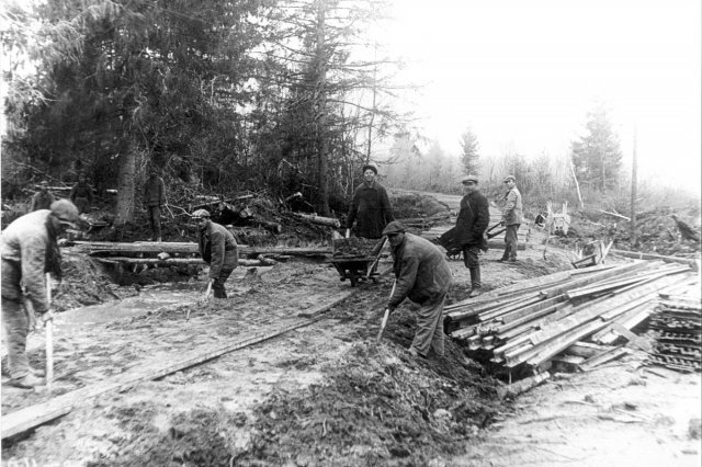 1934 - Строительство временной железной дороги