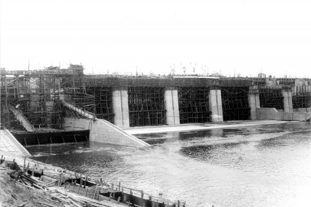 1934-36 - Возведение Иваньковской плотины