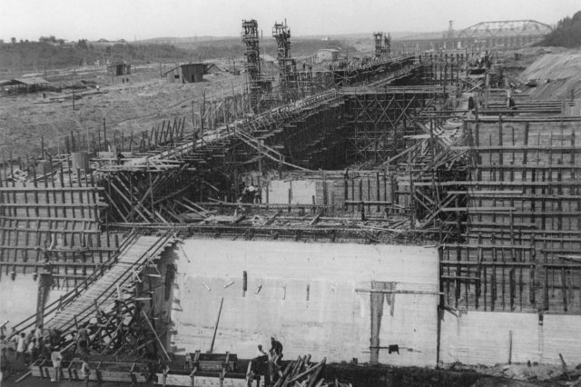 1934-36 - Строительство шлюза №4