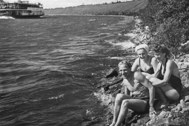 1948 - На берегу канала им. Москвы в районе "Глубокой выемки"
