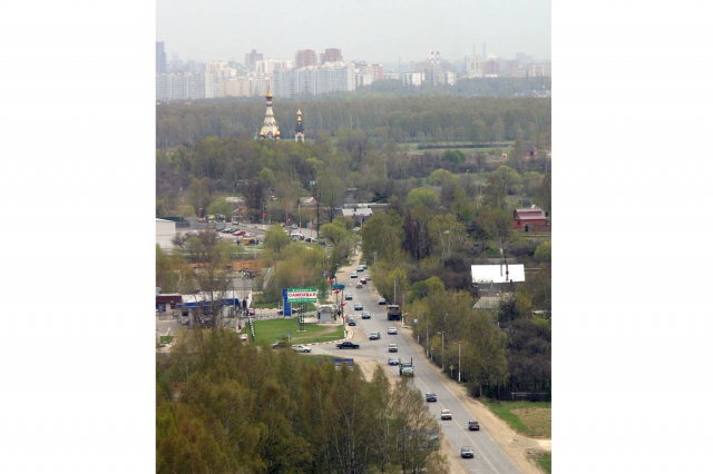 07.05.2007 - Вид на Лихачевское шоссе в сторону Москвы с новостройки в микрорайоне "Центральный"