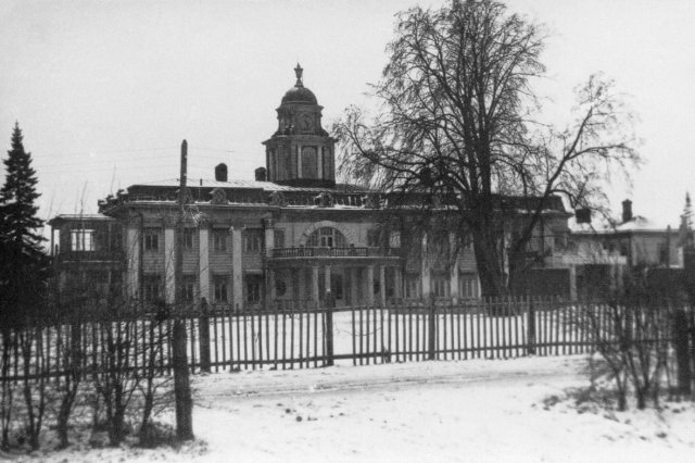 ок.1941 - Второе здание усадьбы Виноградово - дом Р.В. Германа - фасад