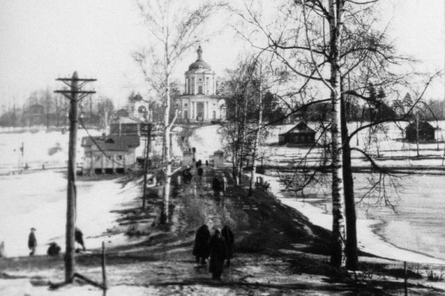 ок.1949 - Владимирский храм в Виноградово, переход между Долгими прудами
