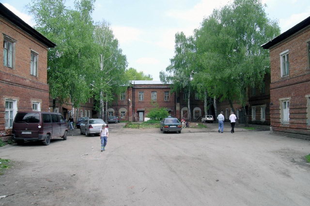 30.05.2004 - Бывший конный двор имения Э.М. Банзы