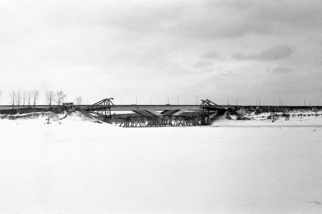 26.03.1994 - "Горбатый мост" был демонтирован взрывным способом