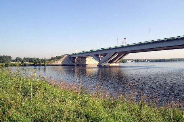 05.08.2004 - Вид на автомобильный мост со старой трассы