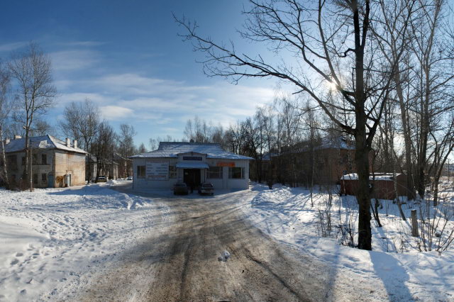 16.02.2008 - По центру - магазин "Продукты", слева - здание почты