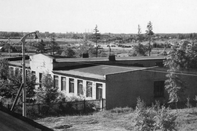 ок.1972 - Школьный спортзал и производственные мастерские